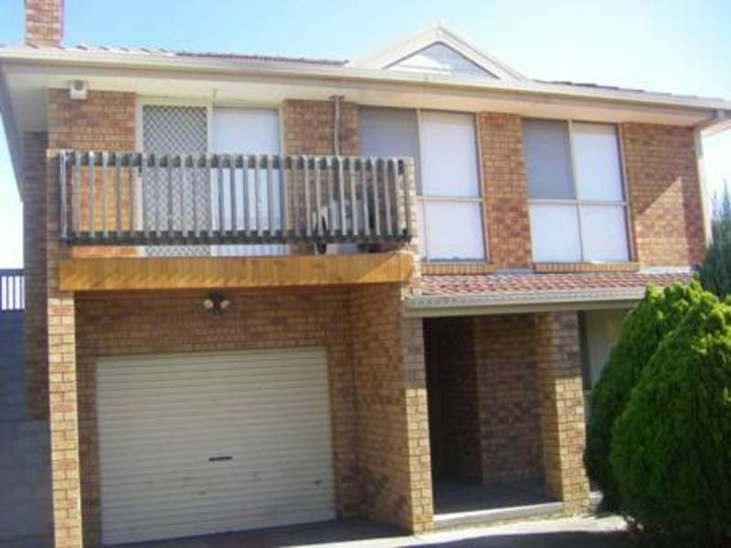 8 Buxton Court, Meadow Heights VIC 3048