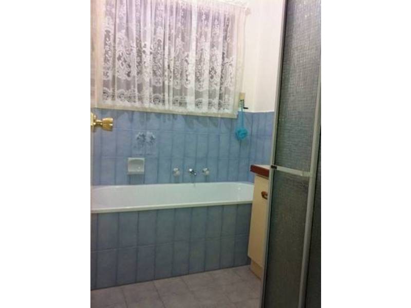 1/10 Ashleigh Crescent, Meadow Heights VIC 3048