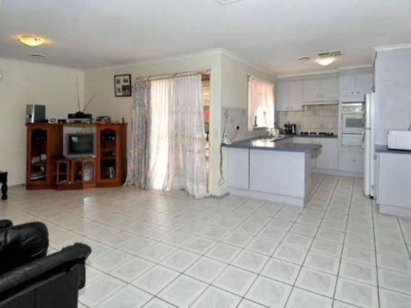 19 Woods Close, Meadow Heights VIC 3048