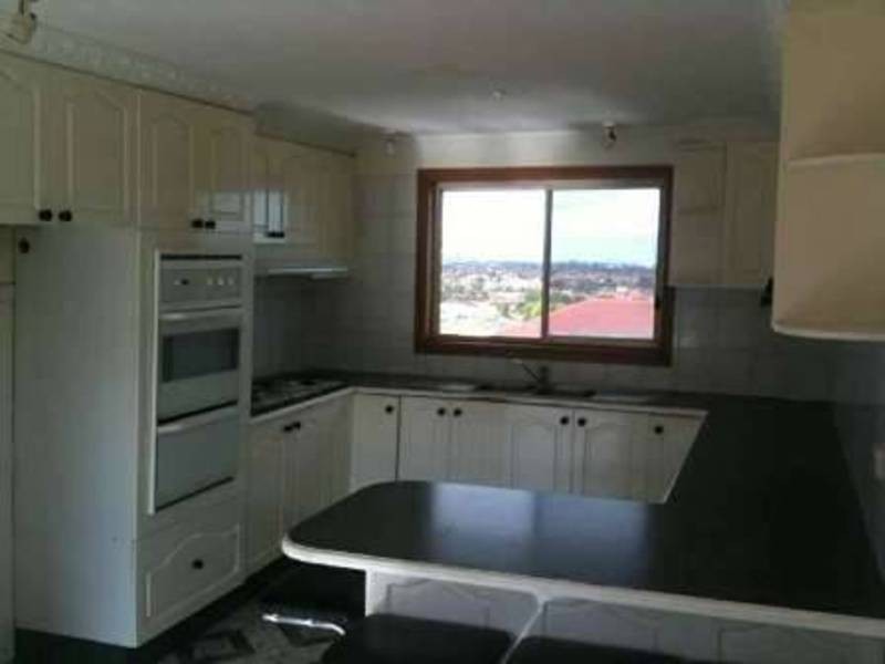 8 Buxton Court, Meadow Heights VIC 3048