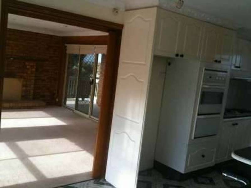 8 Buxton Court, Meadow Heights VIC 3048