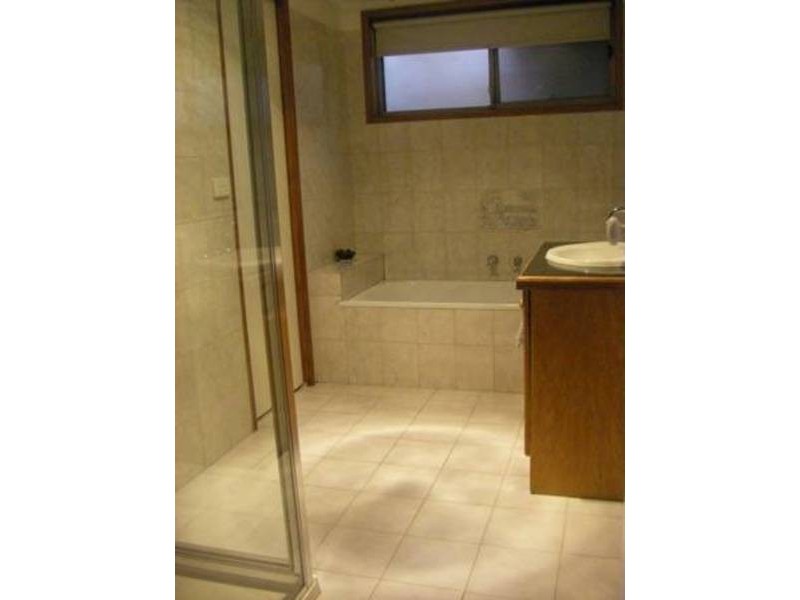 6 Mitta Mitta Way, Meadow Heights VIC 3048