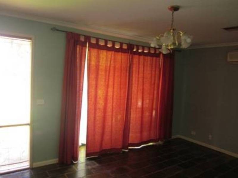 16 Parkinson Way, Roxburgh Park VIC 3064