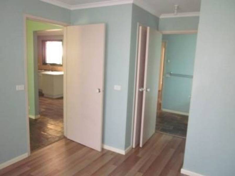 16 Parkinson Way, Roxburgh Park VIC 3064