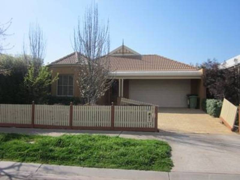 33 Princes Circuit, Craigieburn VIC 3064