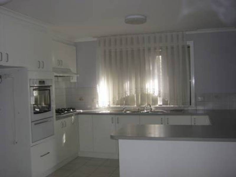 4 Hakea Place, Meadow Heights VIC 3048