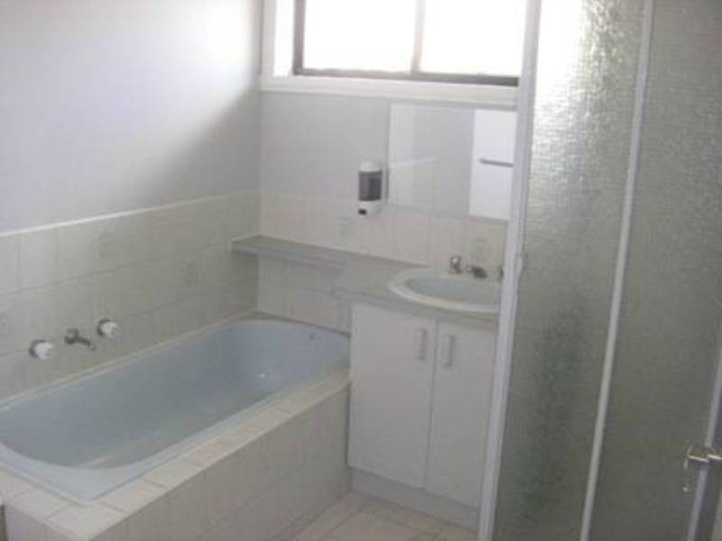 4 Hakea Place, Meadow Heights VIC 3048