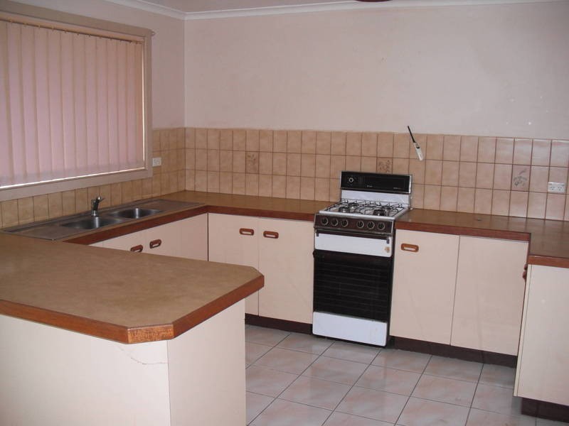 2/19 Mitchell Crescent, Meadow Heights VIC 3048