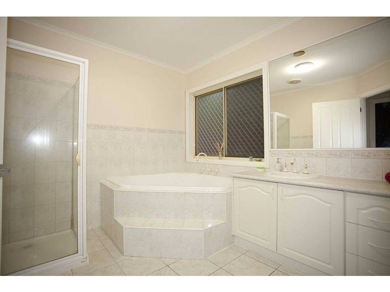 12 Delphinius Crescent, Roxburgh Park VIC 3064