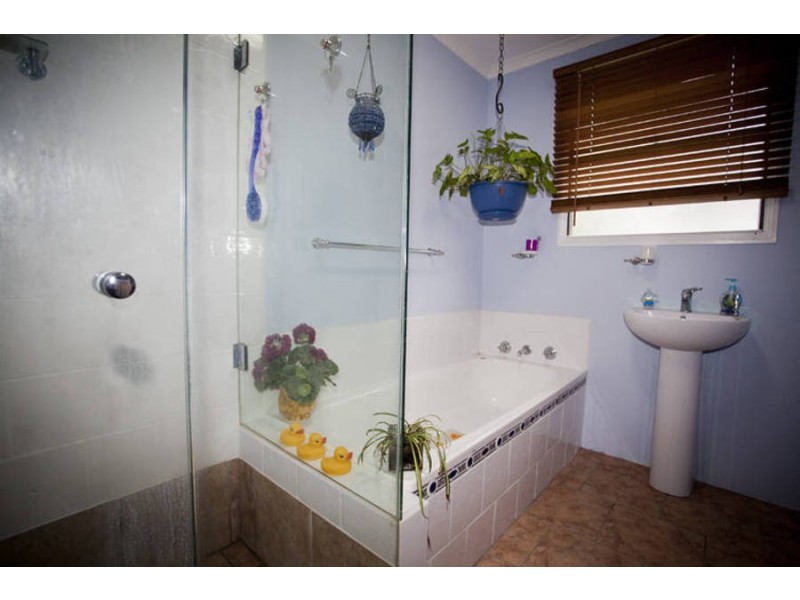 5 Kenley Court, Meadow Heights VIC 3048