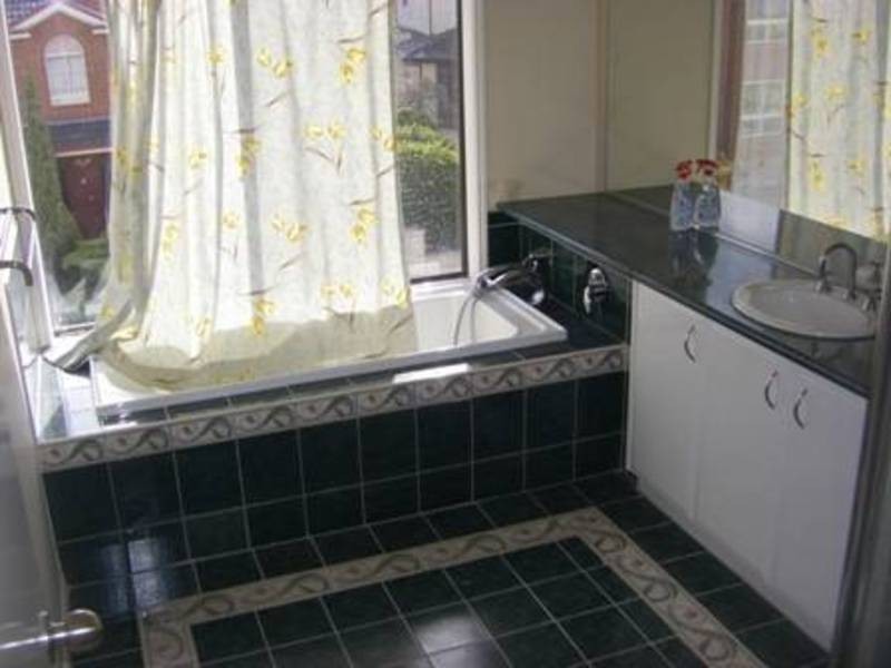 5 Gates Court, Roxburgh Park VIC 3064