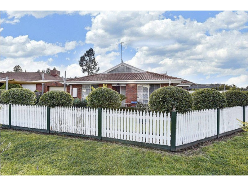 111 Cassinia Crescent, Meadow Heights VIC 3048
