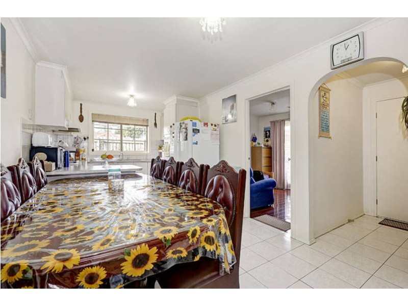 111 Cassninia Crescent, Meadow Heights VIC 3048