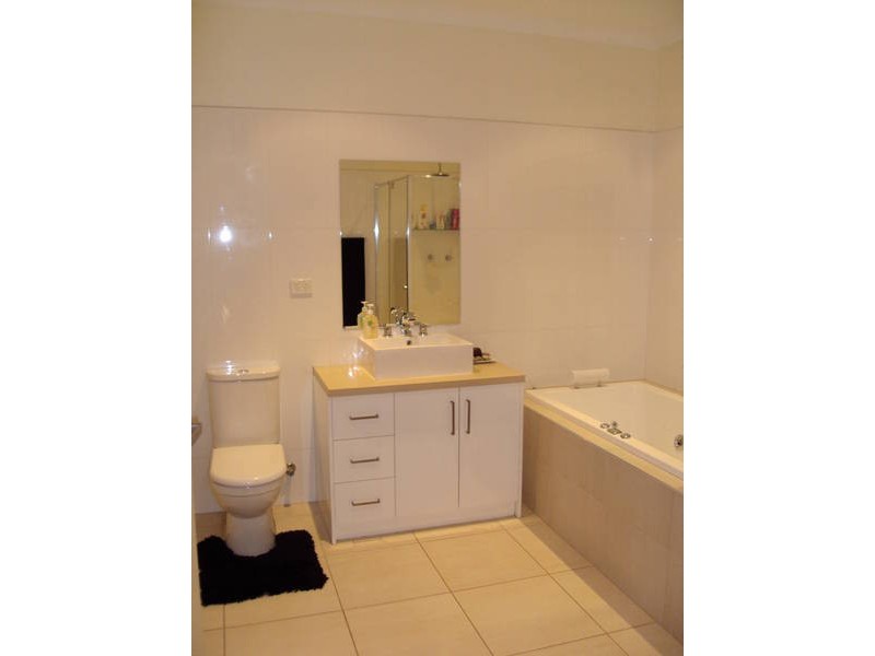 8A Coorong Ct, Meadow Heights VIC 3048