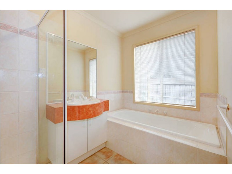 12 Volantis Crescent, Roxburgh Park VIC 3064