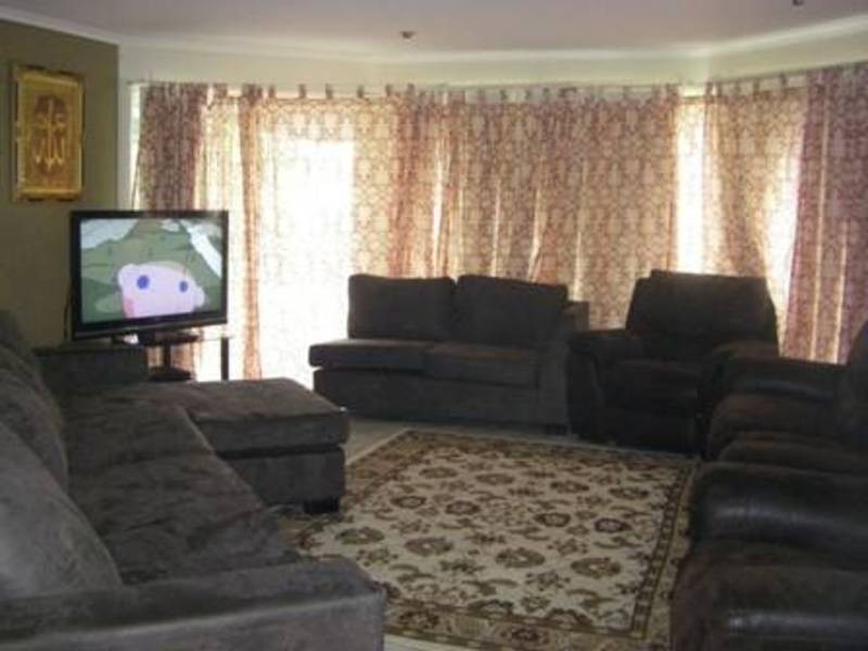 34 Ravenhill Boulevard, Roxburgh Park VIC 3064