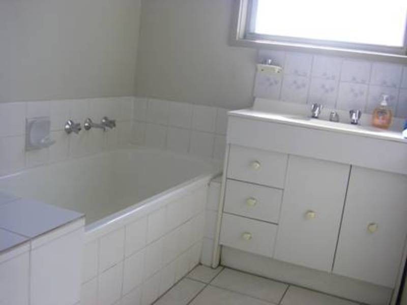 7 Bendoc Court, Meadow Heights VIC 3048