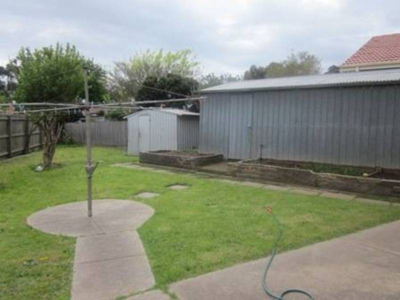 8 Smeaton Avenue, Dallas VIC 3047