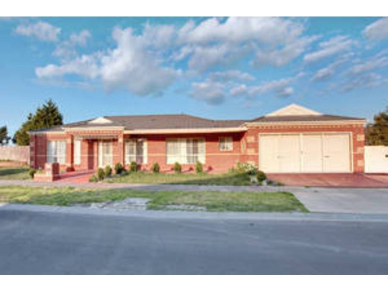 114 Rossiter Avenue, Roxburgh Park VIC 3064