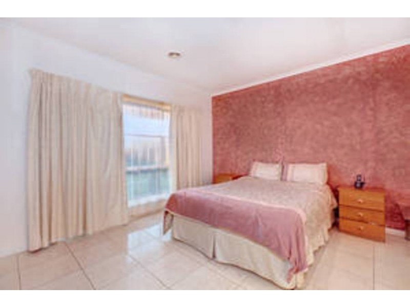 114 Rossiter Avenue, Roxburgh Park VIC 3064