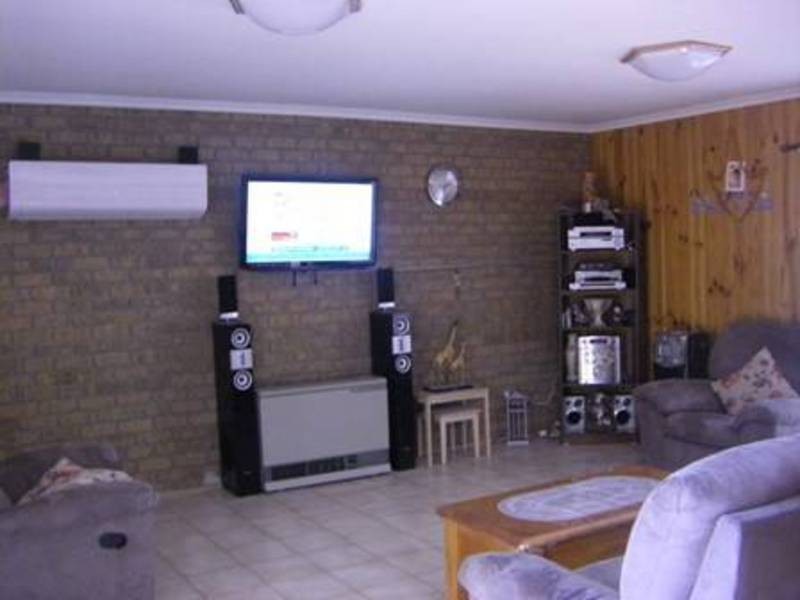 5 Joel Place, Gladstone Park VIC 3043