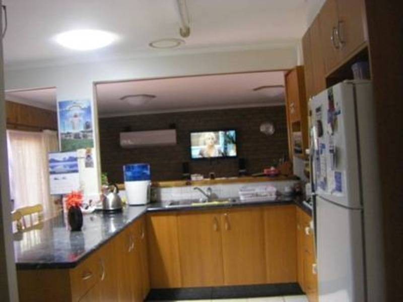 5 Joel Place, Gladstone Park VIC 3043