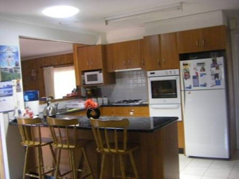 5 Joel Place, Gladstone Park VIC 3043