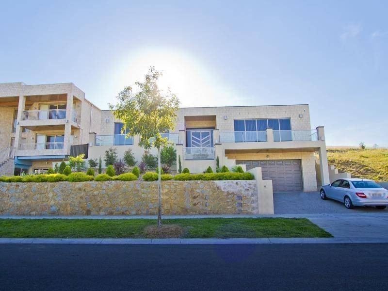 4 Hawkstowe Crescent, Greenvale VIC 3059