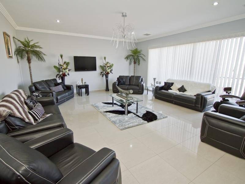 4 Hawkstowe Crescent, Greenvale VIC 3059