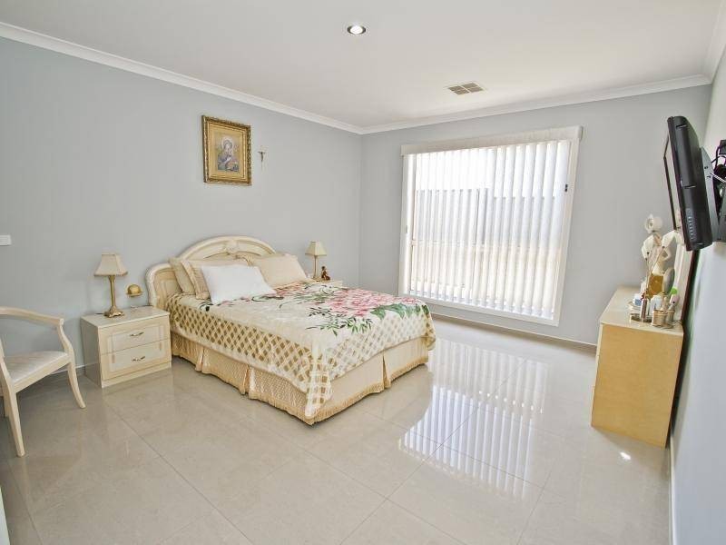 4 Hawkstowe Crescent, Greenvale VIC 3059