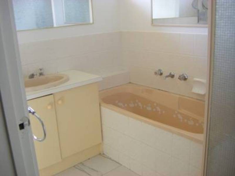 15 Kanooka Grove, Meadow Heights VIC 3048