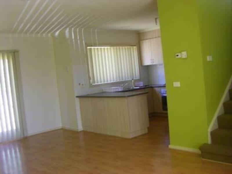 5/32 Papworth Place, Meadow Heights VIC 3048