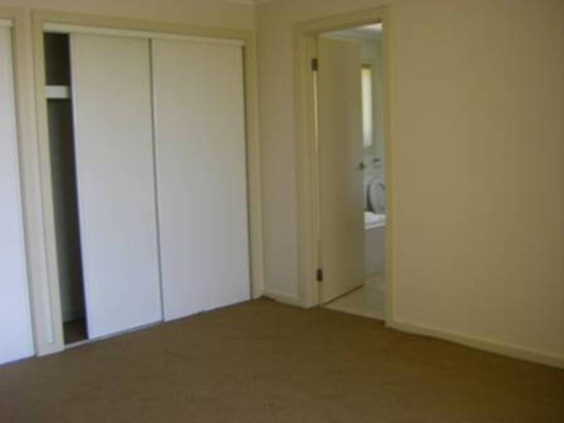 5/32 Papworth Place, Meadow Heights VIC 3048