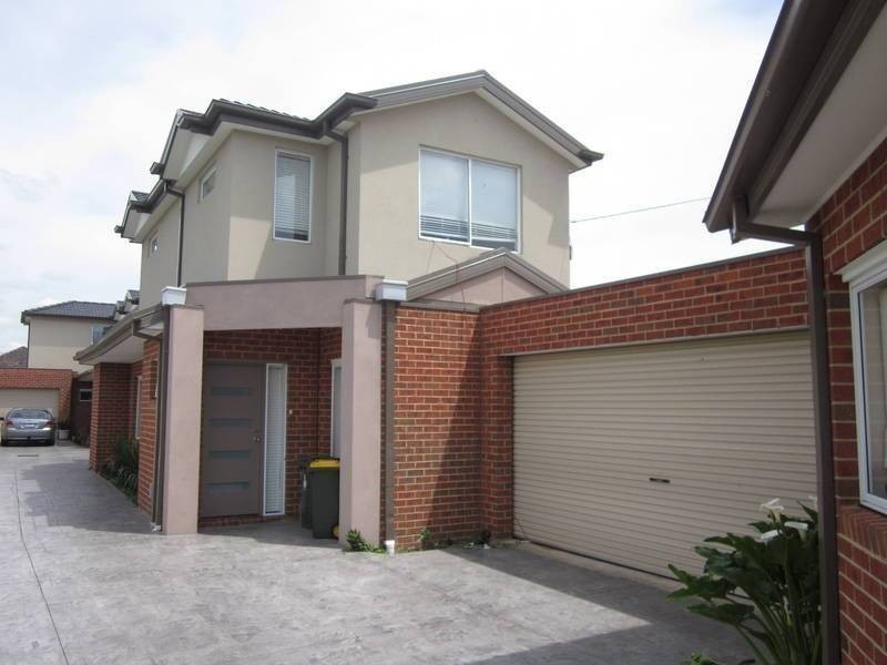 2/13 Lorensen Avenue, Coburg North VIC 3058