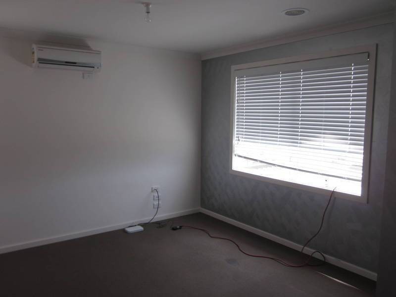 2/13 Lorensen Avenue, Coburg North VIC 3058