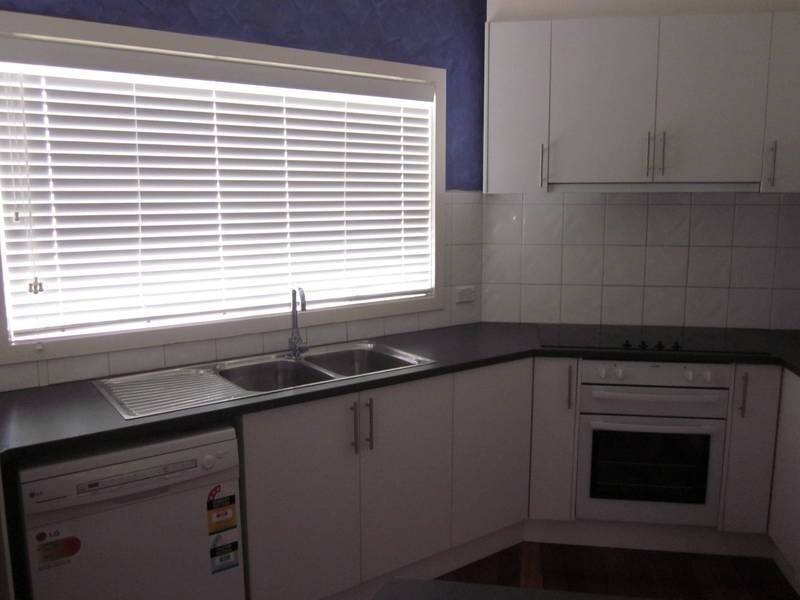 2/13 Lorensen Avenue, Coburg North VIC 3058