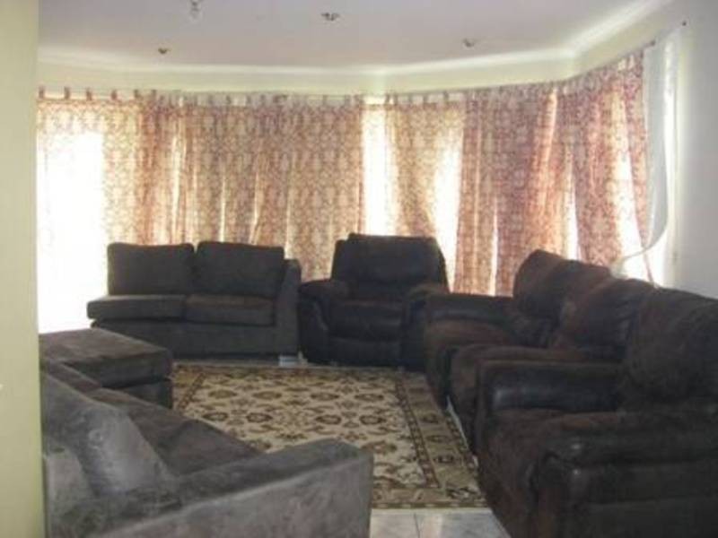 34 Ravenhill Boulevard, Roxburgh Park VIC 3064