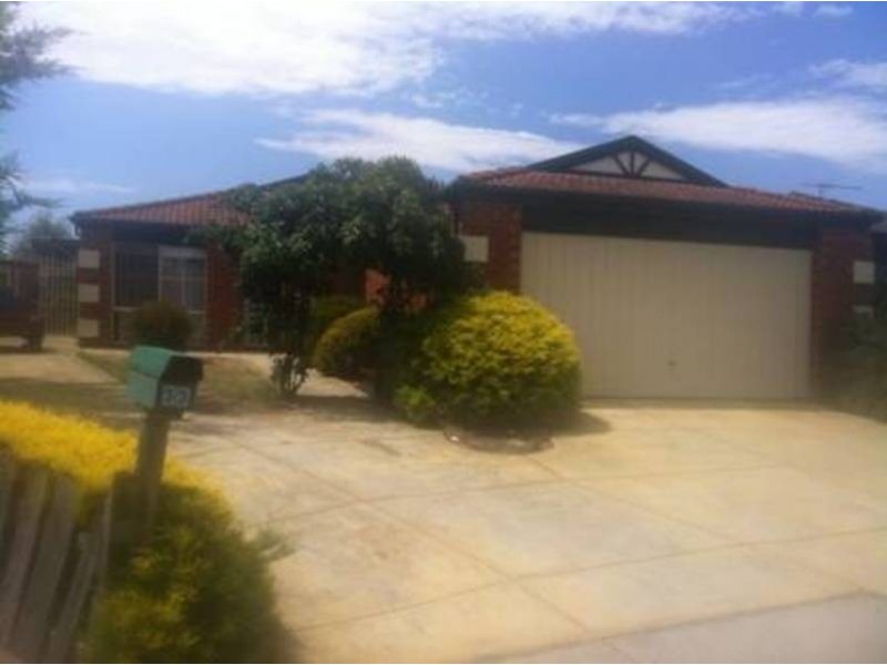 33 Rostron Way, Roxburgh Park VIC 3064