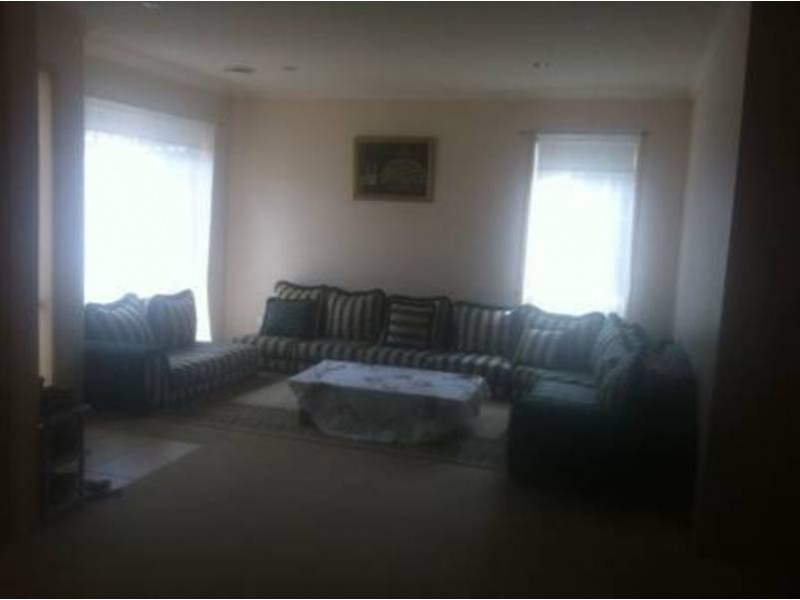 33 Rostron Way, Roxburgh Park VIC 3064