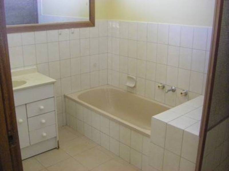 2/51 Rokewood Crescent, Meadow Heights VIC 3048