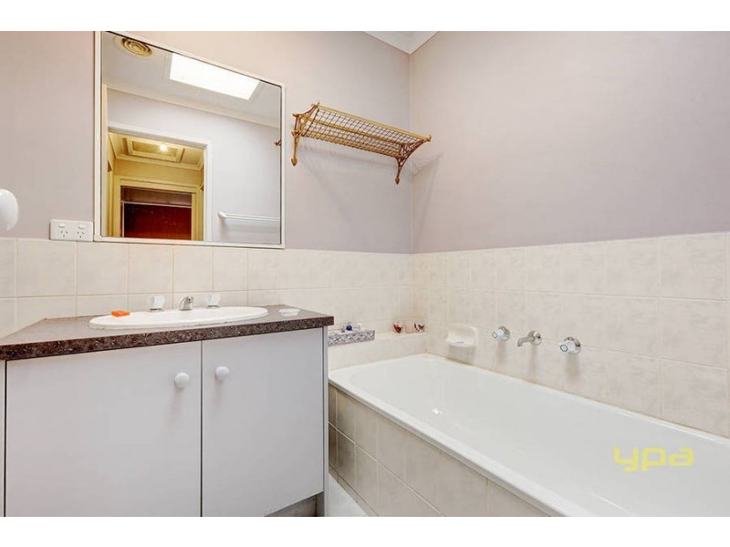 16 Morey Court, Roxburgh Park VIC 3064