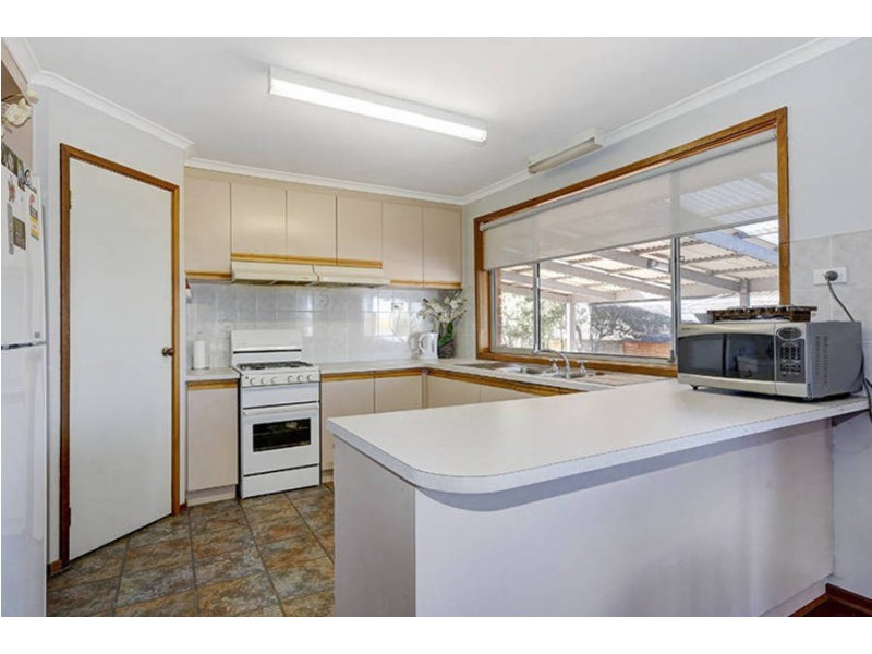 8 Bullrush Court, Meadow Heights VIC 3048