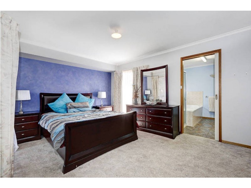 8 Bullrush Court, Meadow Heights VIC 3048