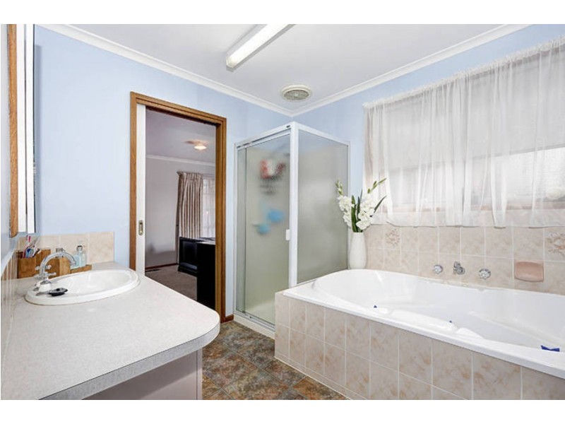 8 Bullrush Court, Meadow Heights VIC 3048