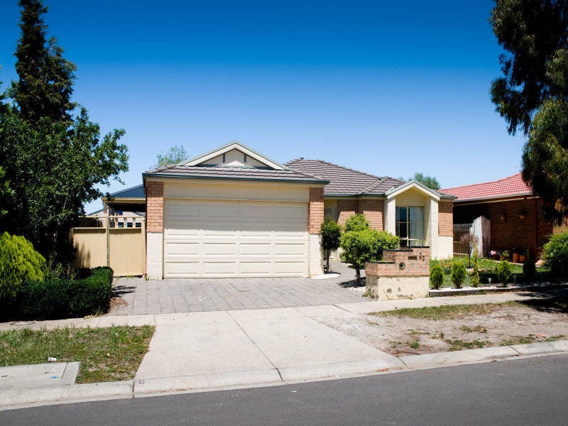 23 Caulfield Crescent, Roxburgh Park VIC 3064