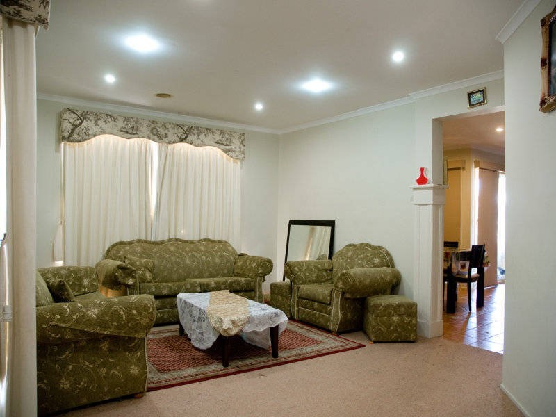 23 Caulfield Crescent, Roxburgh Park VIC 3064