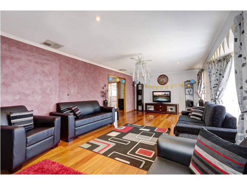 8 Bullrush Court, Meadow Heights VIC 3048