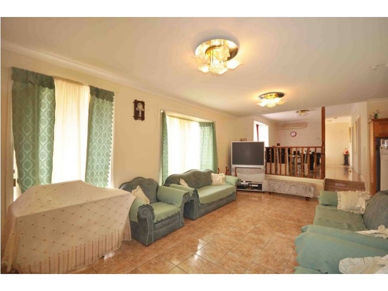 15 Peppermint Grove, Meadow Heights VIC 3048