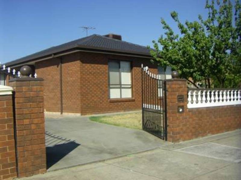 33 Dunkeld Street, Meadow Heights VIC 3048