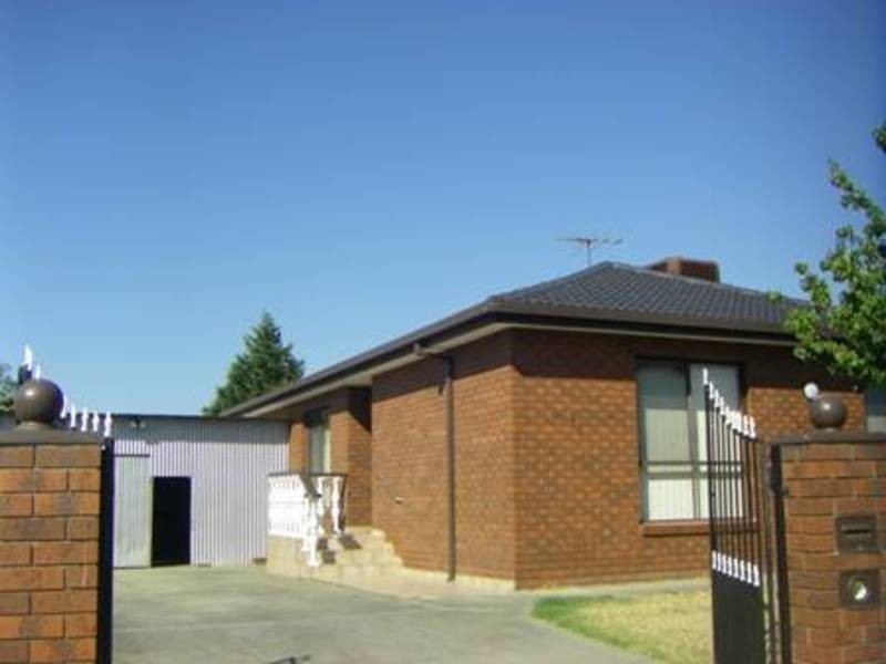 33 Dunkeld Street, Meadow Heights VIC 3048